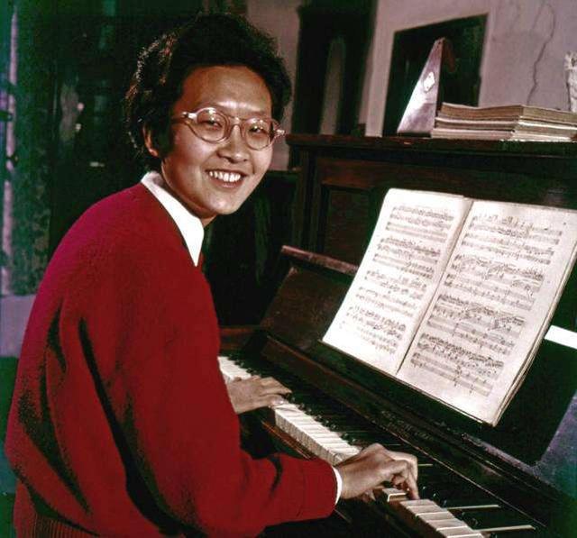 音乐史上钢琴诗人是谁（钢琴诗人顾圣婴）(8)