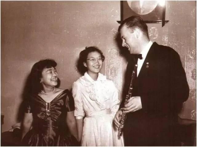 音乐史上钢琴诗人是谁（钢琴诗人顾圣婴）(12)