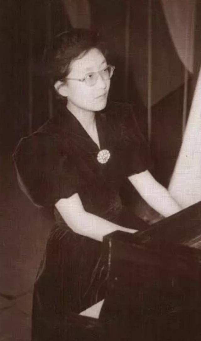 音乐史上钢琴诗人是谁（钢琴诗人顾圣婴）(17)