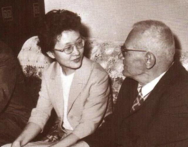 音乐史上钢琴诗人是谁（钢琴诗人顾圣婴）(11)