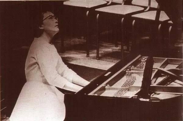 音乐史上钢琴诗人是谁（钢琴诗人顾圣婴）(9)