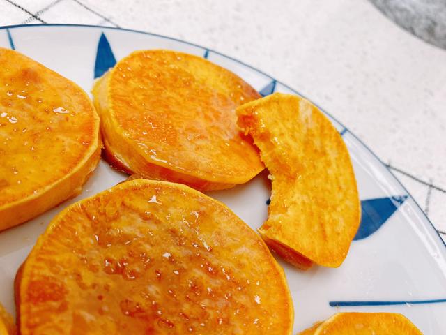 如何用烤箱做外焦里嫩的烤红薯（很火的3种烤箱版烤红薯）(27)