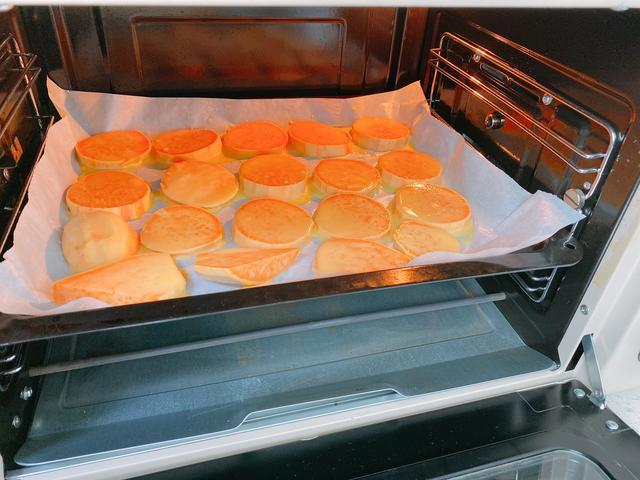 如何用烤箱做外焦里嫩的烤红薯（很火的3种烤箱版烤红薯）(23)