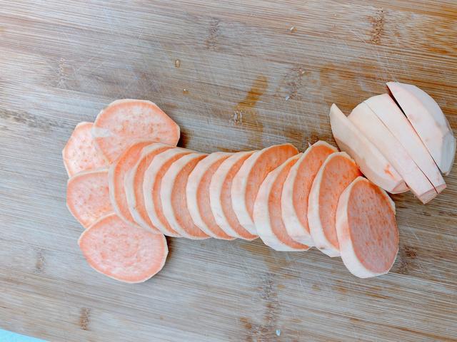 如何用烤箱做外焦里嫩的烤红薯（很火的3种烤箱版烤红薯）(19)