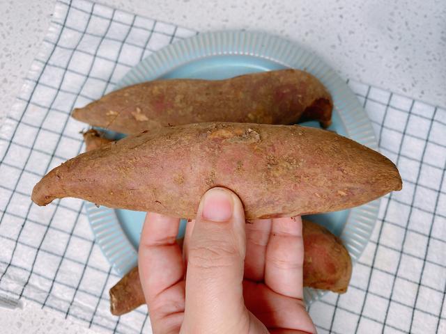 如何用烤箱做外焦里嫩的烤红薯（很火的3种烤箱版烤红薯）(5)