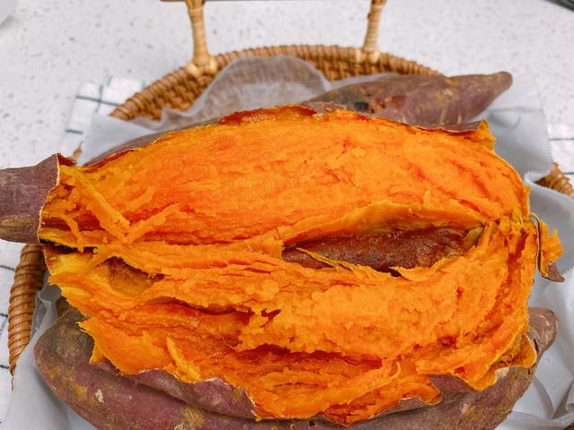 如何用烤箱做外焦里嫩的烤红薯（很火的3种烤箱版烤红薯）(14)