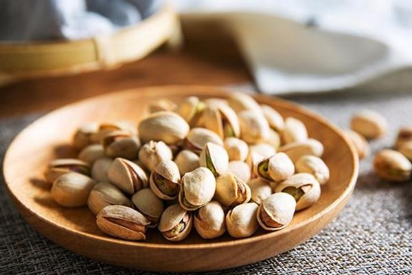 开心果能和牛奶一起吃吗 牛奶食用方法 开心果能和牛奶一起吃吗 牛奶食用方法