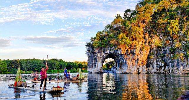 3、桂林,虽然很多人对桂林并不熟悉,但是桂林山水可是非常有名呐,而且它还有着“江南第一山”之称呀。
