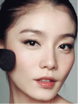 妆前乳和隔离霜有什么区别（化妆新手需要注意事项）