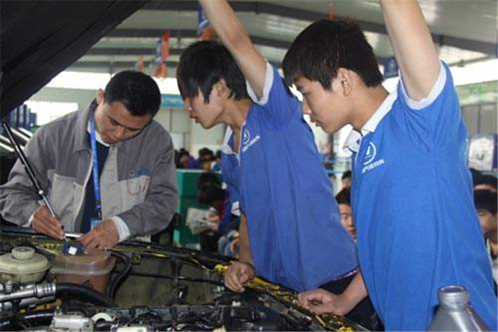 修车学徒工多久能出师:进奔驰4s店当学徒学修车要多长时间