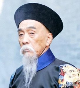 ​郑天庸，1935年出生天津市，演过“王允”，是组里年龄最大的演员