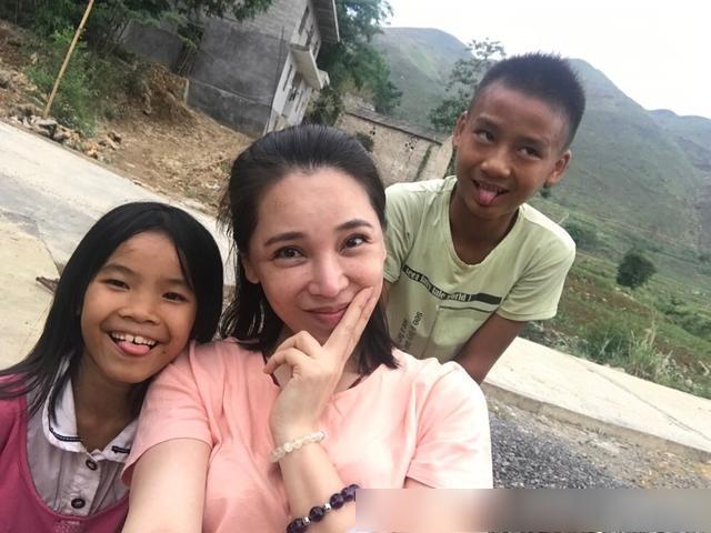 《和平饭店》里被吐槽嘴大,而她在公益上的时间,比拍戏时间还多