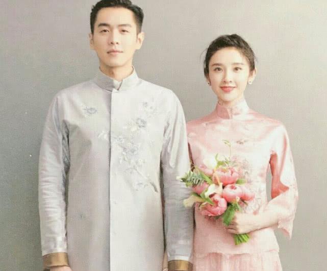 有种“婚纱照”叫张若昀唐艺昕，同款笑容，满屏的“夫妻相”