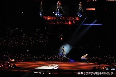 ​低调的幸福！张学友演唱会妻女现身，58岁罗美薇利落短发气场十足