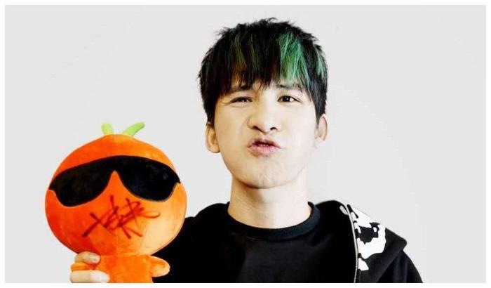 大老师妻子照片被“正面”曝光，网友惊呼这不是贾玲吗？