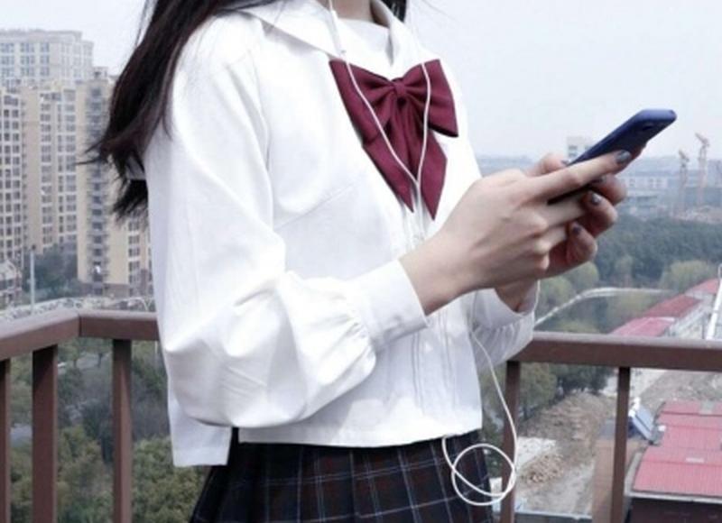  婆婆恨不得一天都在我们房里吹空调，让我觉得一点隐私都没有