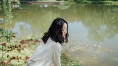 ​小说：农村小妞干活磨洋工，被家人嫌弃，她却凭本事赚了大钱