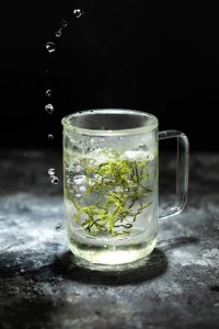 ​绿茶，最忌讳的冲泡方式：先放茶后倒水？告诉你三个正确泡茶方法