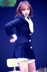 ​程潇惊艳亮相！纤细美腿引爆眼球，惊呆众人！