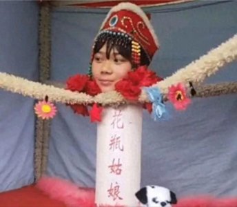 ​90年代花瓶姑娘的骗局揭秘，她是如何骗人的？