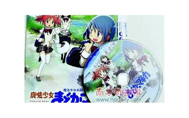 男子在景区找厕所，发现男厕门口女士在排队，大姐让他去别处解决