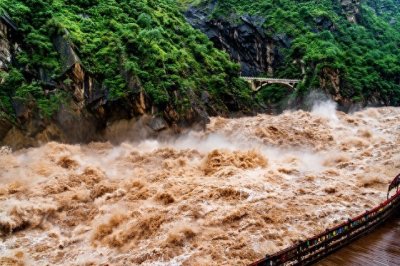 ​揭秘瑰丽的自然风景区——虎跳峡