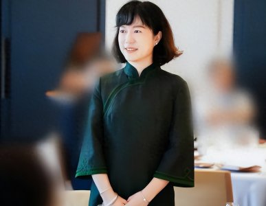 ​恋情揭秘，翁帆携手杨振宁坠入爱河，54岁年龄差引发全网疯传！