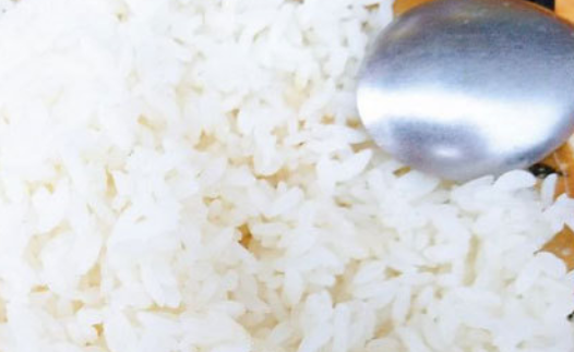 米饭二次怎么加热,米饭二次加热放多少水合适图1