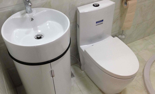 艾草包堵住马桶怎么办,马桶不小心倒入了泡脚中药包,堵了,怎么办图2