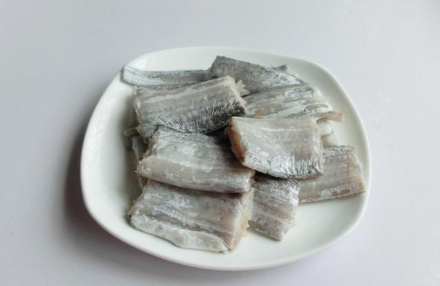 带鱼要刮鱼鳞吗