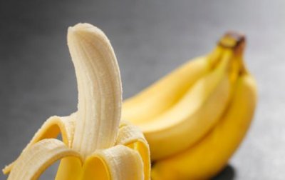 ​吃完香蕉别扔皮作用真的太多了 水果皮营养价值更高