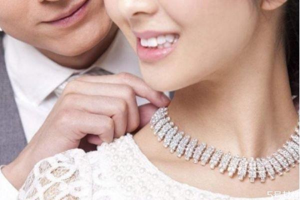 面对冷暴力该怎么解决 聪明的女人对付冷暴力的男人 面对冷暴力该怎么解决 聪明的女人对付冷暴力的男人