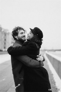 ​女生主动搭讪男生技巧，如何主动和男生搭讪