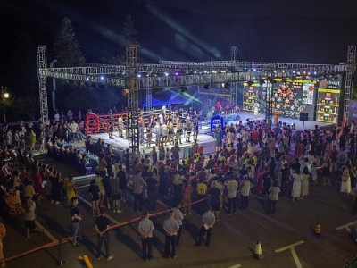 ​枫香瑶寨设擂台 英雄传说话搏击——“雪峰山杯”英雄传说世界职业搏击联赛鏖战