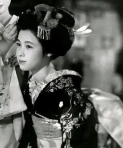 ​若尾文子：从“灰姑娘”般的清纯到“罂粟花”一样妖艳