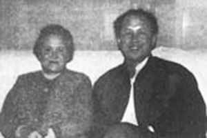 郭达和妻子生活近照 称自己娶到金不换的老婆 儿子在英国读博士