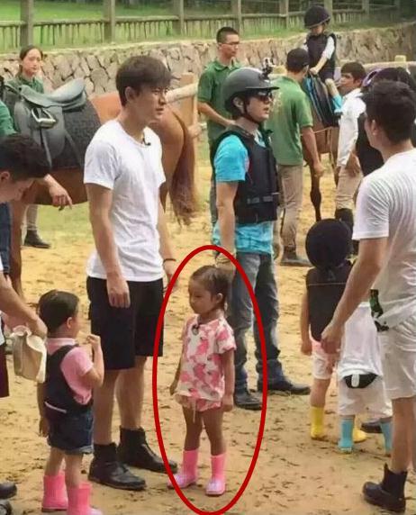 李小璐和皮几万的瓜，越吃越心疼甜馨！