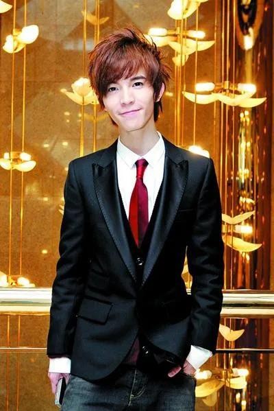 郭敬明同性恋事件(郭敬明拥有太多二十多岁立遗嘱)