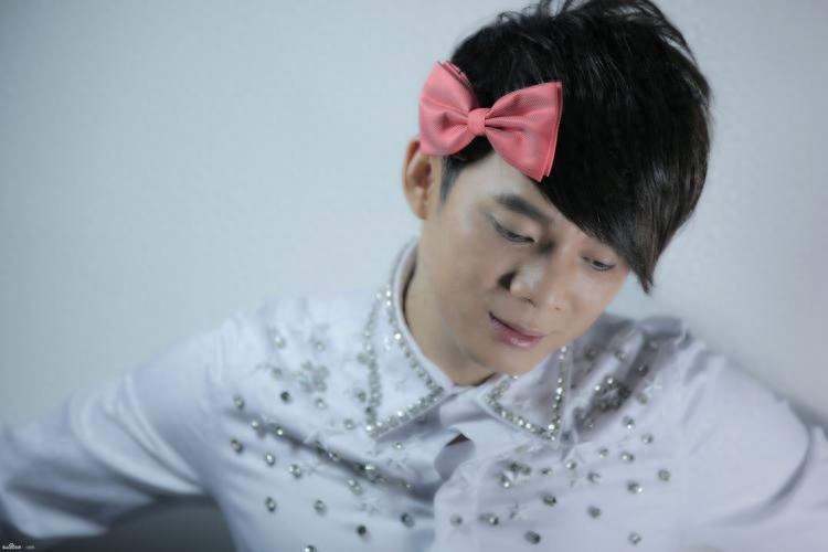 六哲个人资料简介（六哲成名曲是哪首）-