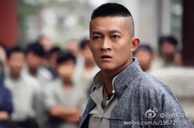 ​演员杨志刚曾因拍戏被炸伤患重度抑郁，低调的他老婆原来如此漂亮