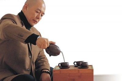 ​张铁林坐床成活佛事件 知不知道真相就这样做