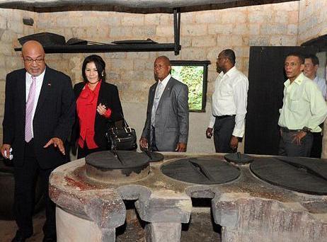 亲近中国的南美小国，不仅过春节，还把客家话作为国家的法定语言