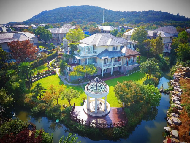 张艺谋急售临湖别墅（约3000万元的急售底价）(3)_