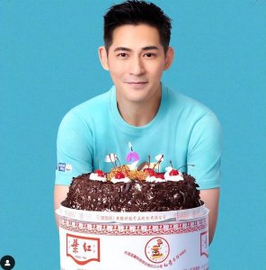 ​周渝民41岁生日，近照长胖了不少，和老婆一起在线秀恩爱