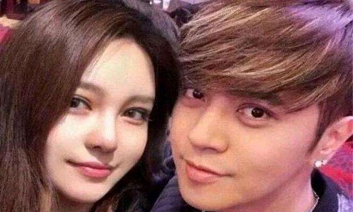 周扬青家是做什么的