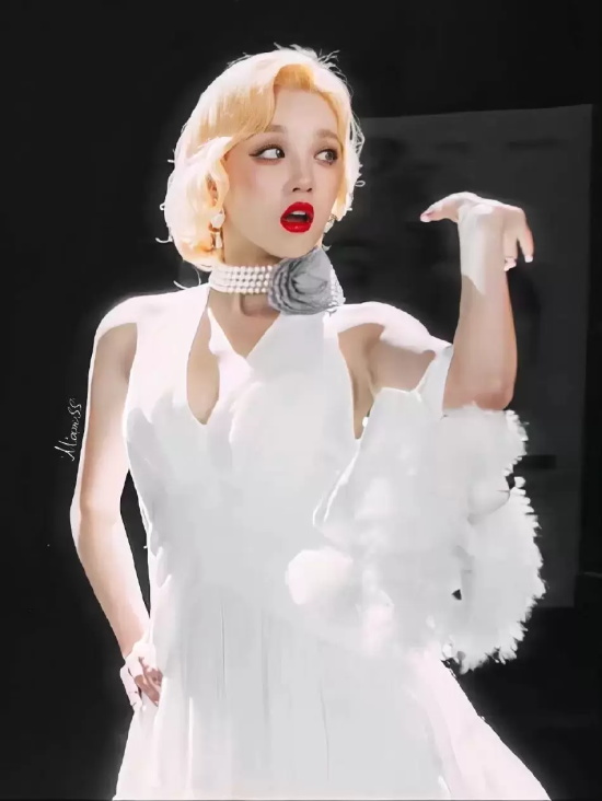 宋雨琦cos玛丽莲梦露写真,白色短裙超性感妩媚