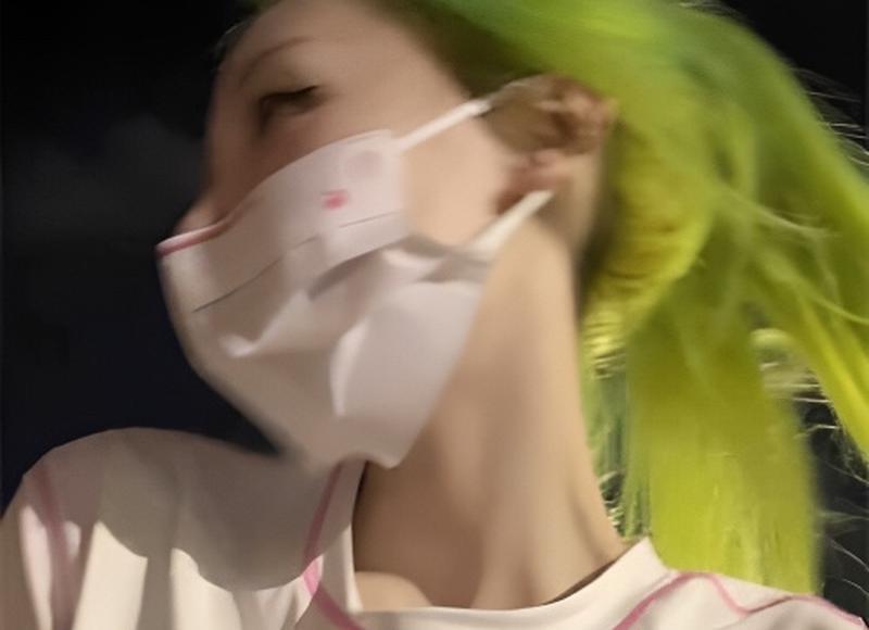 优衣库遭掀帘女子男友发声