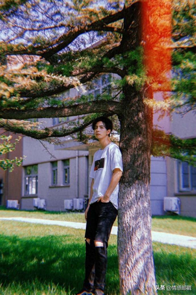 蒲熠星明星大侦探再登场，女朋友担任化妆师，少年感组图帅气养眼