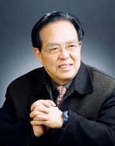 著名表演艺术家王景愚因病离世，享年85岁，曾与刘晓庆共同主持我国首届舞台演