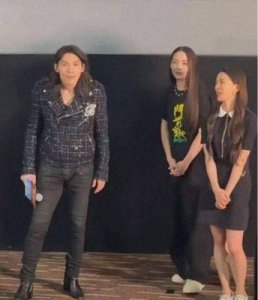 向佐引热议，向太评论区沦陷，明星纷纷跟风模仿